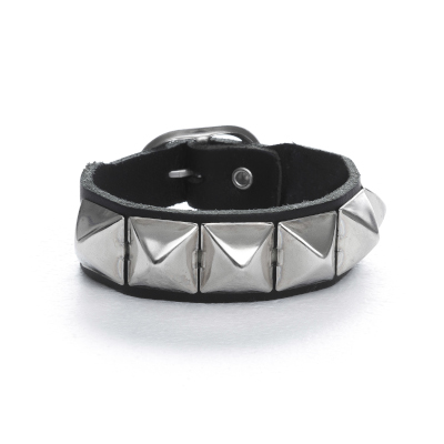 Pyramidnieten-Armband