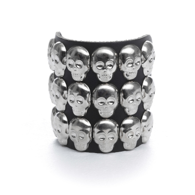 Totenkopf-Nietenarmband, 3 reihig